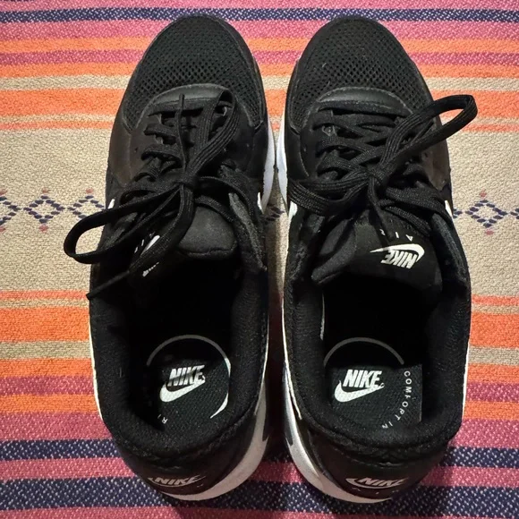 ❕EUC❕ Nike Air Max Gym Shoes - Picture 2 of 6